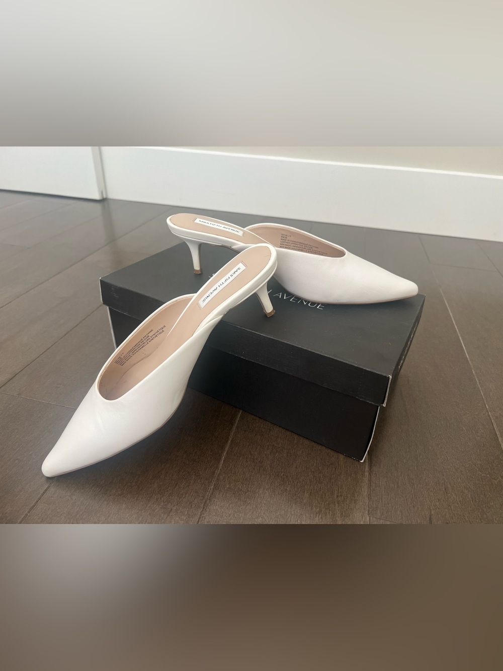 Saks Fifth Avenue Off White Pointed-Toe Low Heel Leather Mules
